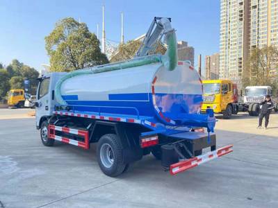 程力牌國(guó)六小型5方吸糞車 城鄉(xiāng)環(huán)衛(wèi)作業(yè)的高效解決方案